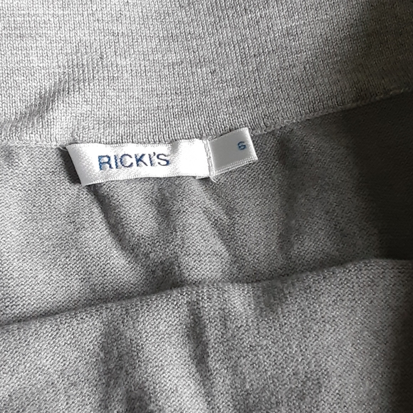 Euc. Grey Rickis skirt - Picture 2 of 2